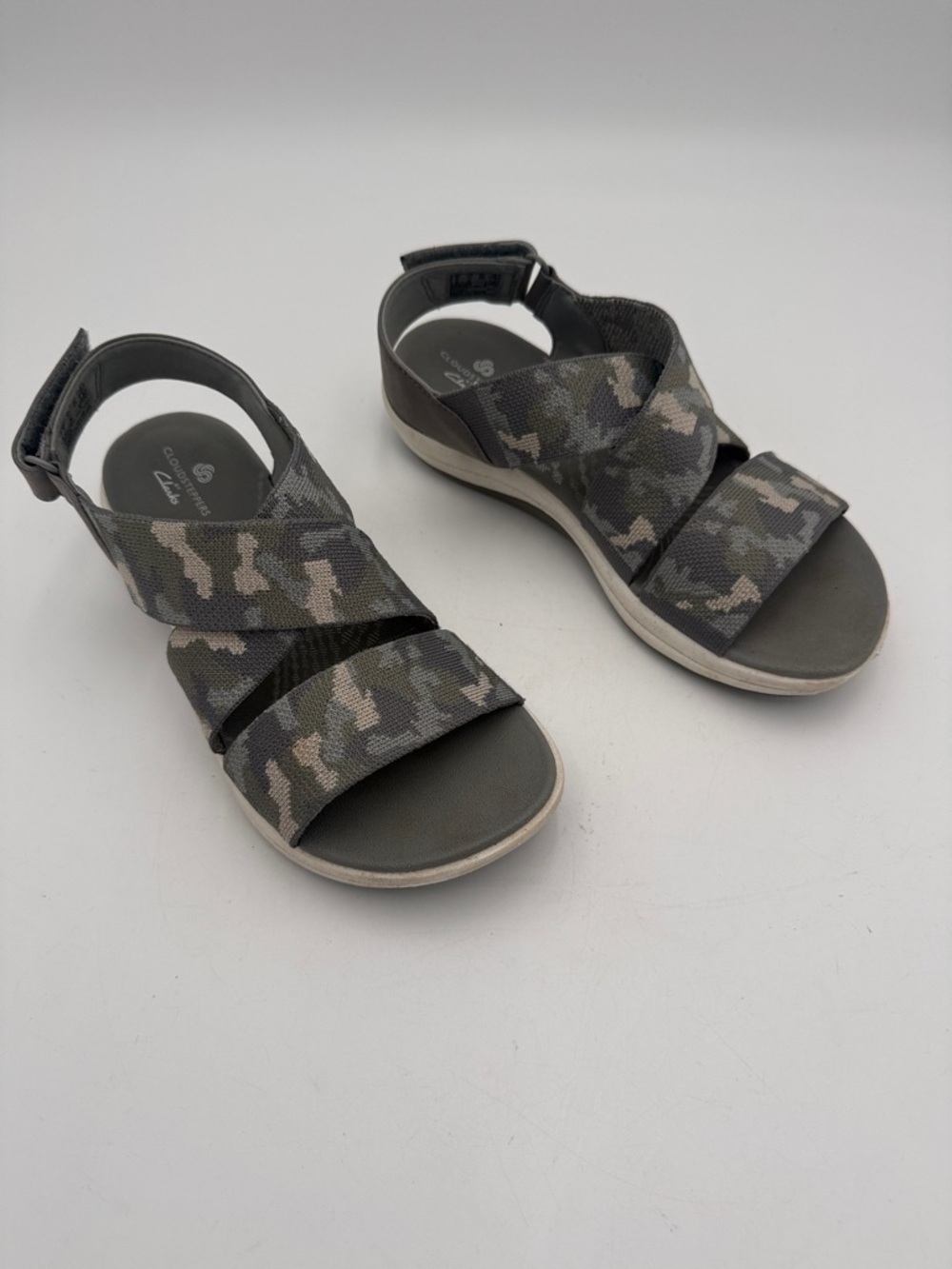 Clarks Kids Camo Elastic Strap Sandals Gray Green women 7.5M vacation beach Y2K